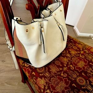 Burberry cream summer bag with a lot of pockets and dust cover